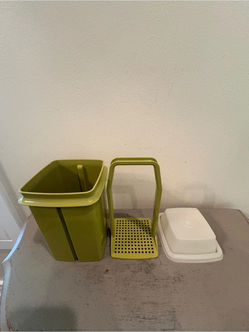 VTG Tupperware Avocado Green Three Piece Pick-A-Deli Pickle Keeper